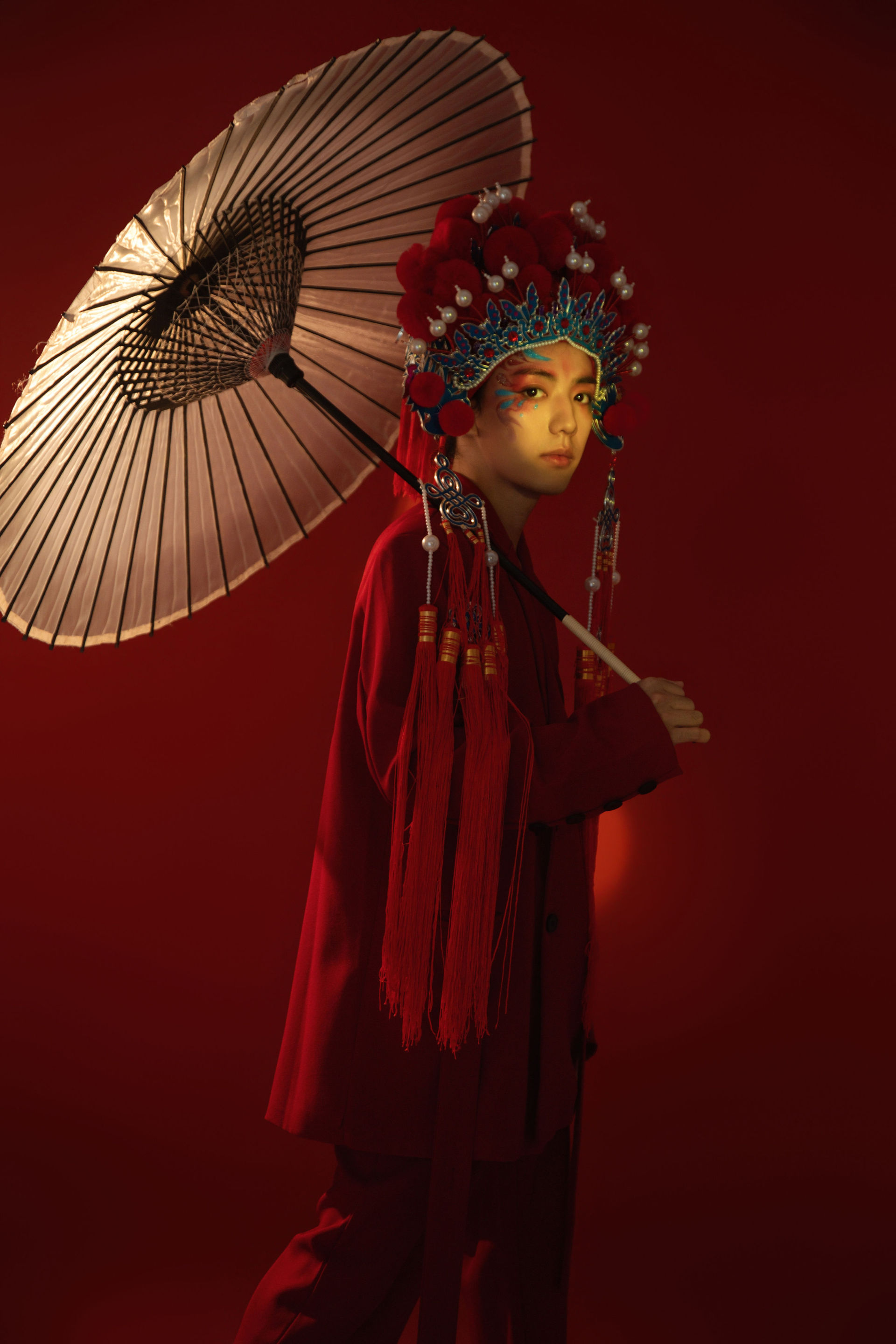 国风少年 中国风 艺术 棚拍人像 帅哥 红色 戏曲人物