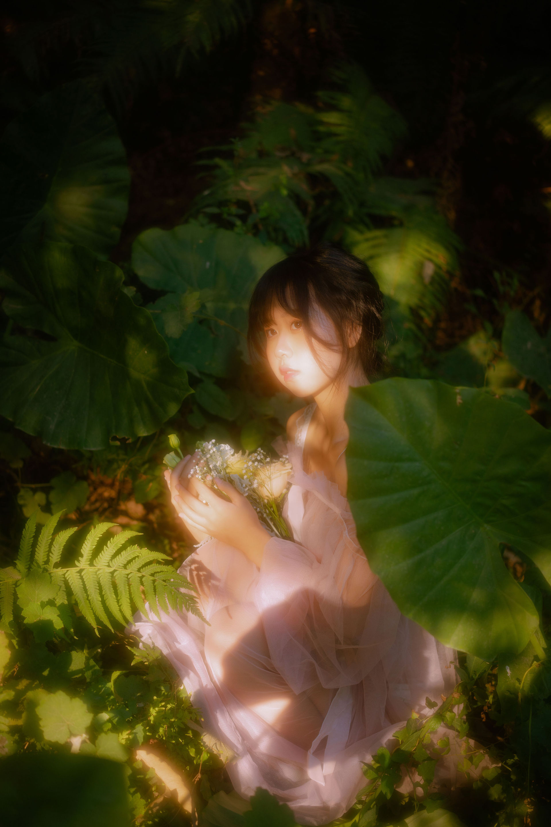 林中少女 少女 摄影 美图 惊艳 森系 树林